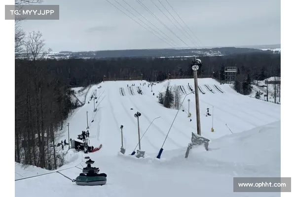 北海道滑雪之旅:24小时纯白雪道挑战,尽享极速与冰雪狂欢 北海道滑雪之旅:24小时纯白雪道挑战,尽享极速与冰雪狂欢
